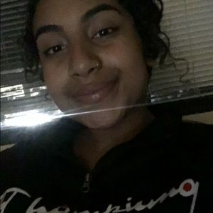 Meet your Posher, Mia